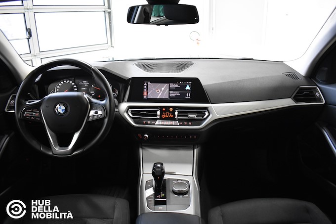 BMW 318d 48V Touring Business Advantage